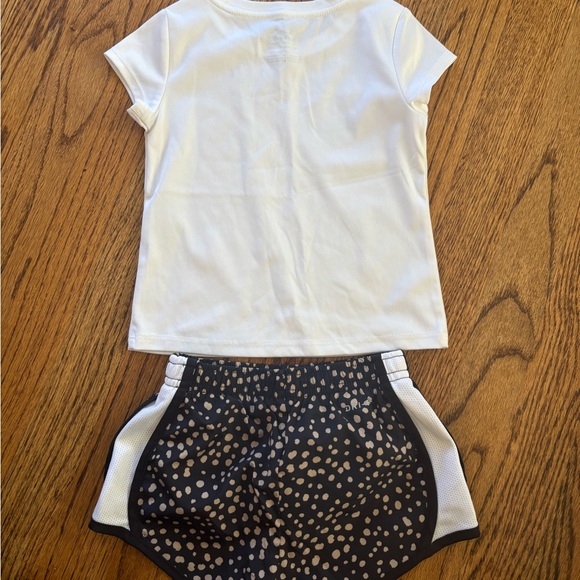 Nike Dri-FIT Black and Cream Patterned Shorts - Picture 2 of 4